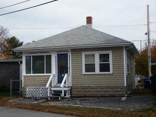 18 Bluff St, East Providence, RI 02915-5502
