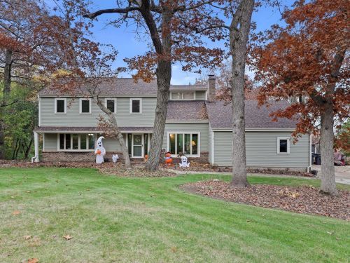 812 Knollwood Ct, Waukesha, WI 53188-4411