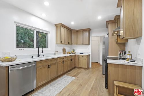 3351 Wrightwood Dr, North Hollywood CA  91604-3939 exterior