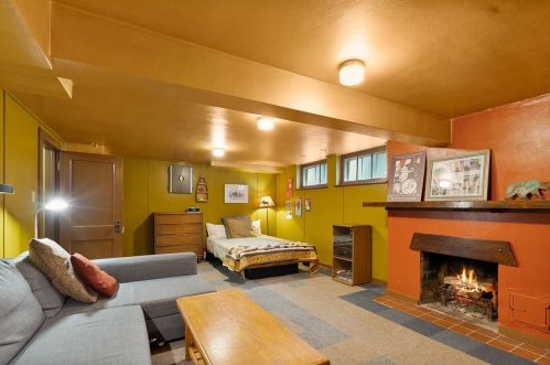 1003 Sylvan Ave, Milwaukee WI 53217-5355 exterior