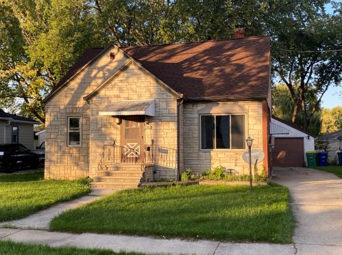 814 Mullet Pl, Green Bay, WI 54304-3617