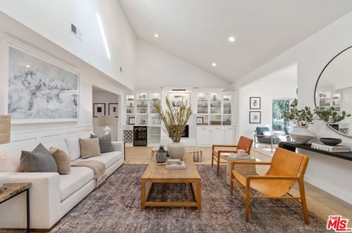 27041 Esward Dr, Calabasas CA  91301-2322 exterior