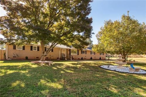6108 Mallard Dr, Charlotte, NC 28227-3124