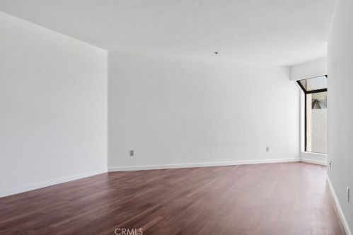 280 Cagney Ln, Newport Beach CA  92663-2661 exterior