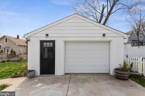 8 Clinton Ave, Camden NJ  08109-2007 exterior