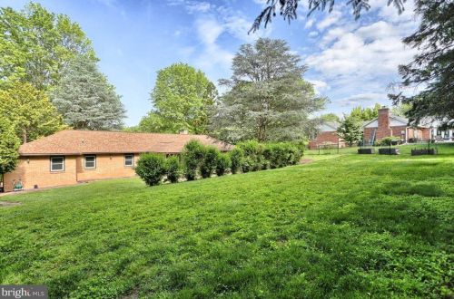 838 Kiehl Dr, Lemoyne PA  17043-1205 exterior