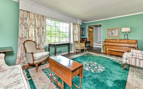 2411 Springwood Dr, Glenshaw, PA 15116-1803