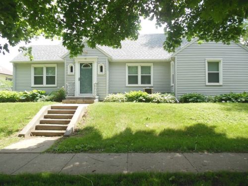 42 6th St, Woodbine, IA 51579-1143