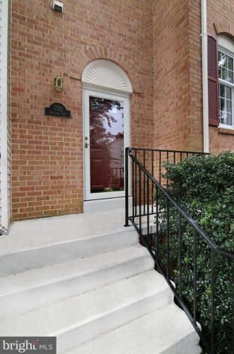 7713 Shootingstar Dr, Springfield VA  22152-3103 exterior