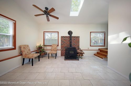 9 Maplewood Dr, Middletown NJ 07748-1543 exterior