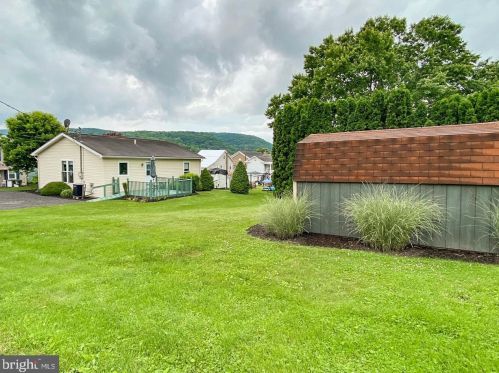 12 High St, Eshcol, PA 17062-9506