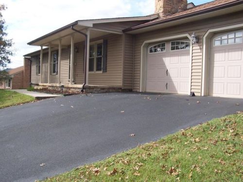 182 Hillandale Dr, Troutville, VA 24175-6690
