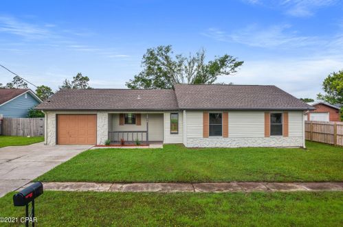 1014 Pine Forest Dr, Lynn Haven, FL 32444-4324