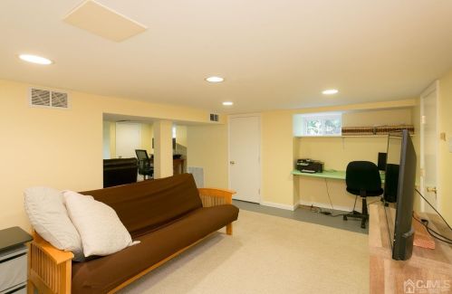 23 Bounty St, Metuchen NJ  08840-2501 exterior