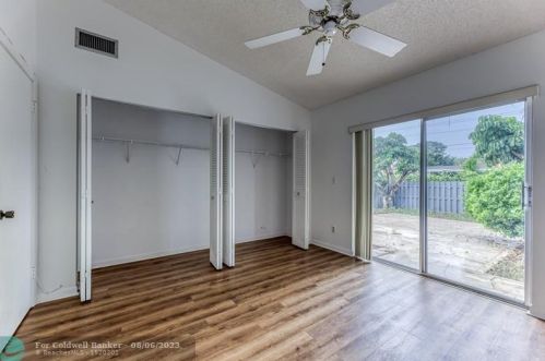 2327 37 Ave, Hollywood FL 33021-3626 exterior