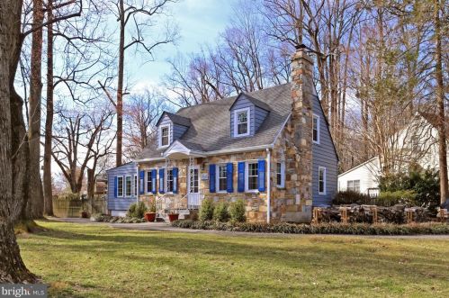 1201 Seaton Ln, Falls Church, VA 22046-3820