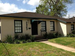 2423 Robinhood St, Houston TX  77005-2567 exterior