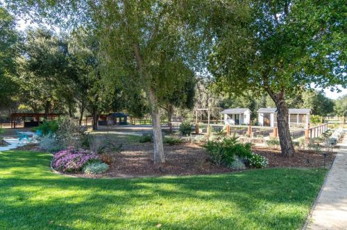 10555 Watsonville Rd, Gilroy CA  95020-9433 exterior