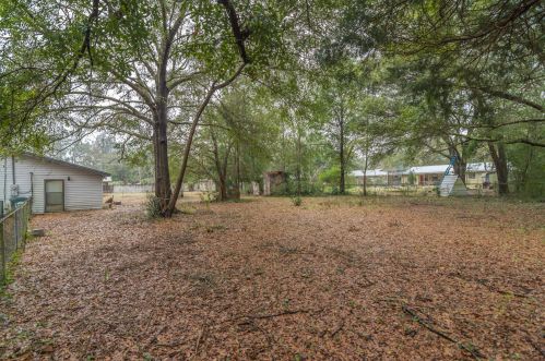 265 Twin Lakes Dr, Defuniak Springs, FL 32433-4077