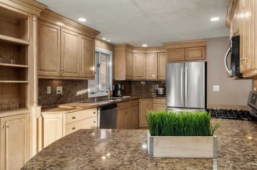 8 Kipford Way, Nashua NH 03063-1504 exterior