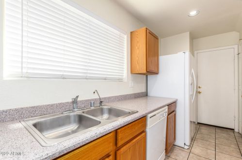 9551 81 Dr, Peoria AZ  85345-3111 exterior