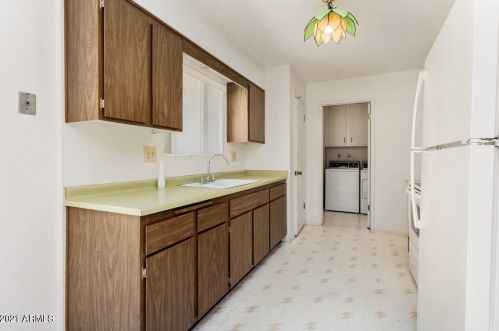 9902 Spruce Dr, Sun City AZ 85351-1958 exterior