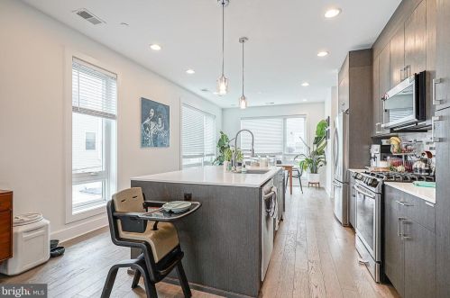 1425 Hancock St, Philadelphia PA  19147-0038 exterior