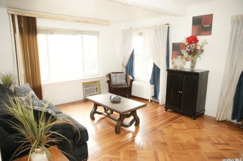 135-40 234th St, Jamaica, NY 11422-2115