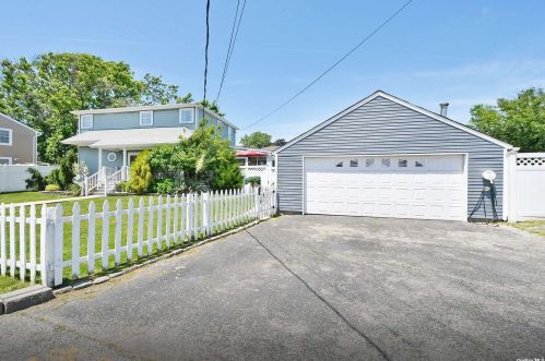 48 Lake St, North Lindenhurst NY  11757-5815 exterior