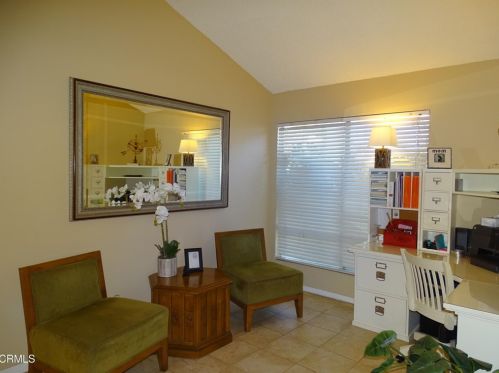 704 Holly Ave, Oxnard CA 93036-1907 exterior