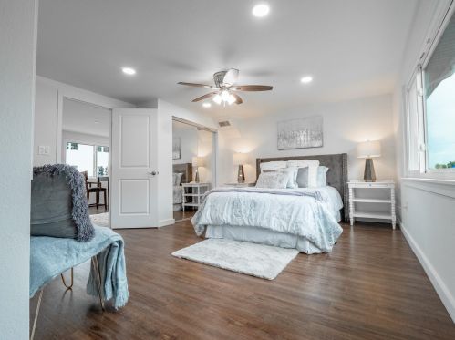 3201 Maritana Dr, Saint Petersburg FL  33706-4036 exterior