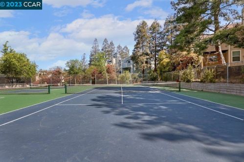 372 Camelback Rd, Concord CA  94523-1357 exterior