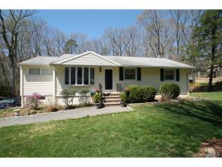 47 Columbine Dr, Bridgeport, CT 06611-4601