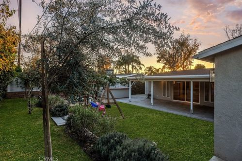 6450 Aldea Ave, Van Nuys CA  91406-5401 exterior