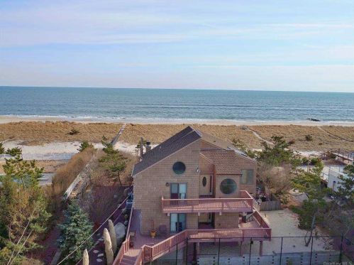 313 Dune Rd, West Hampton Beach NY  11978-2943 exterior