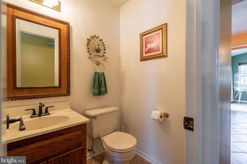 293 Stormfield Dr, Harleysville PA  19438-2330 exterior