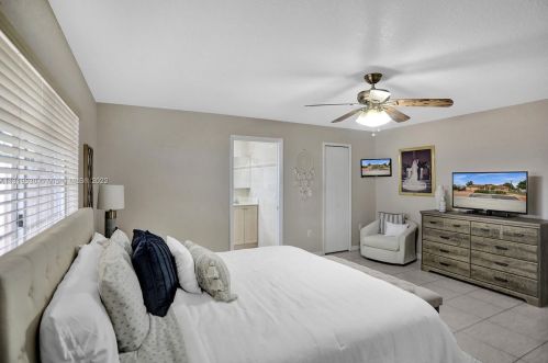 7215 15th Ave, Hialeah FL  33014-3805 exterior