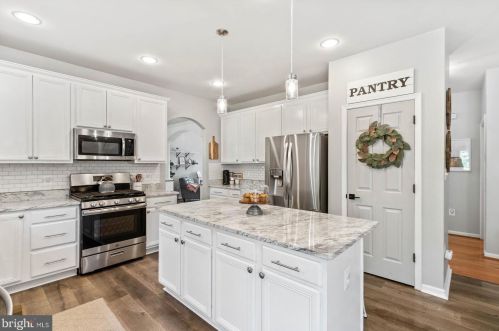 2807 Angela Ct, Fredericksburg, VA 22408-8081