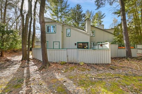 4 Talcott Gln, Farmington CT  06032-3523 exterior