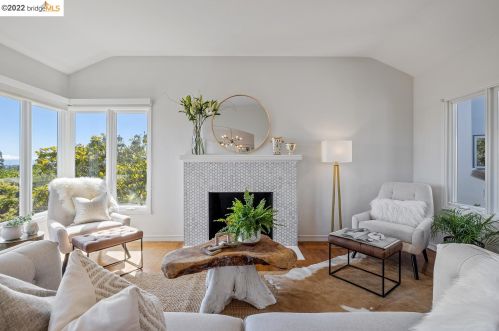 2463 Burlington St, Oakland CA 94602-2515 exterior