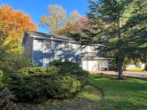 155 23rd St, Wheatley Heights, NY 11798-2114