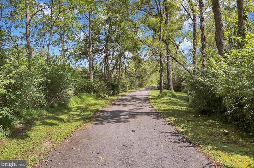 82 Grist Mill Rd, Molino, PA 17961-8923