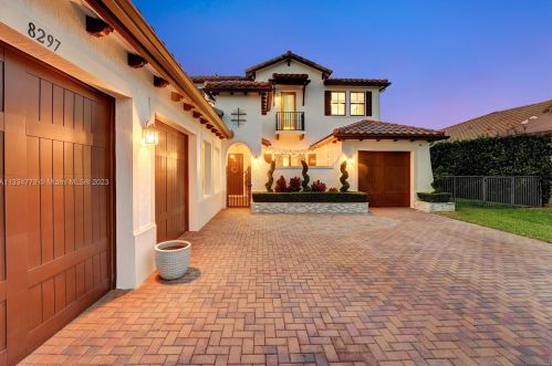 8297 28th St, Hollywood FL  33024-3187 exterior