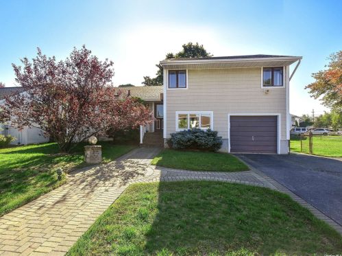 3510 Centerview Ave, North Wantagh, NY 11793-2710