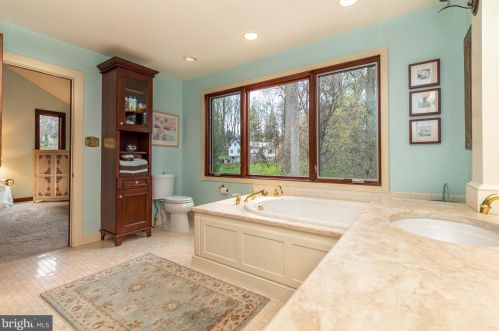 1006 Gwilym Cir, Berwyn PA  19312-2237 exterior