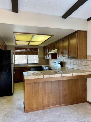 10844 Challenge Blvd, La Mesa, CA 91941-7245