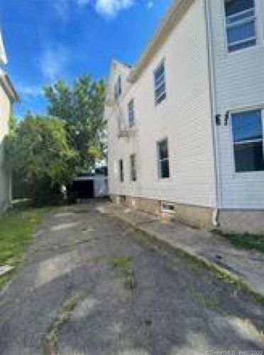 40 Woodland St, New Britain, CT 06051-2331