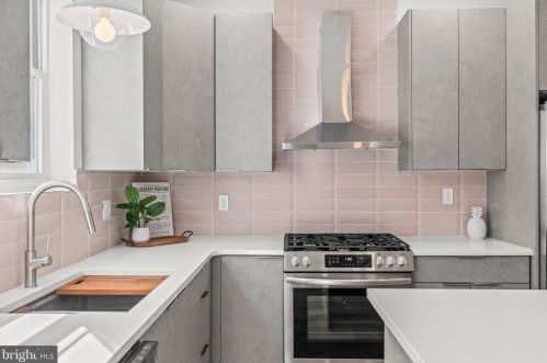 1155 18th St, Philadelphia PA  19146-3052 exterior