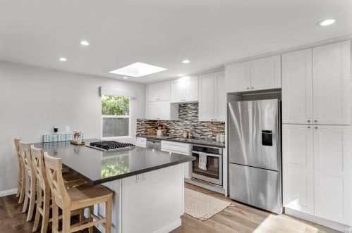 1455 Chalcedony St, San Diego CA 92109-2126 exterior