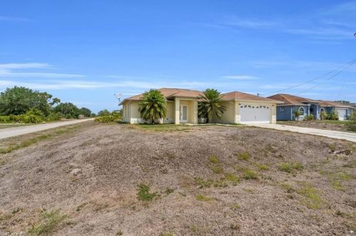 2516 30th St, Lehigh Acres, FL 33976-4099